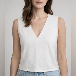 Judith & Charles Sleeveless V-Neck Tank Top White size small